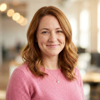 Emily Watson, jefa de Atención al Cliente en Fortis Invelix, foto de perfil